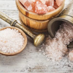 Az arcápolástól a sóbarlangokig: mi mindenre jó a só?